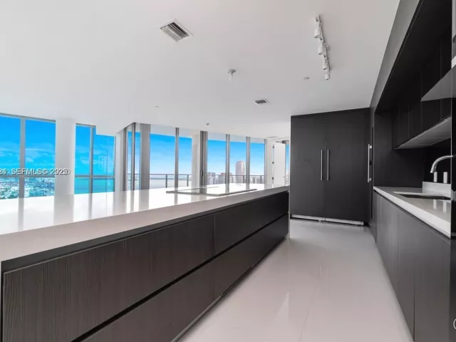 Продажа квартиры #4911 - фото 6849389