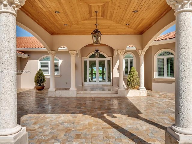 Продажа дома по адресу 18611 SW 122nd St - фото 7521176