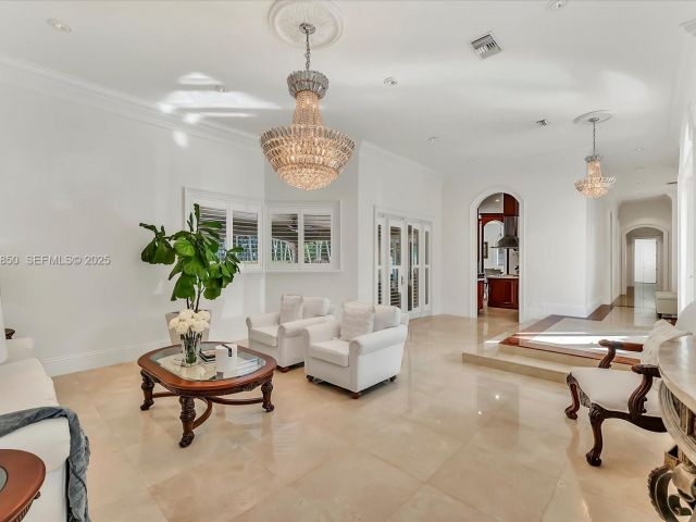 Продажа дома по адресу 18611 SW 122nd St - фото 7521179