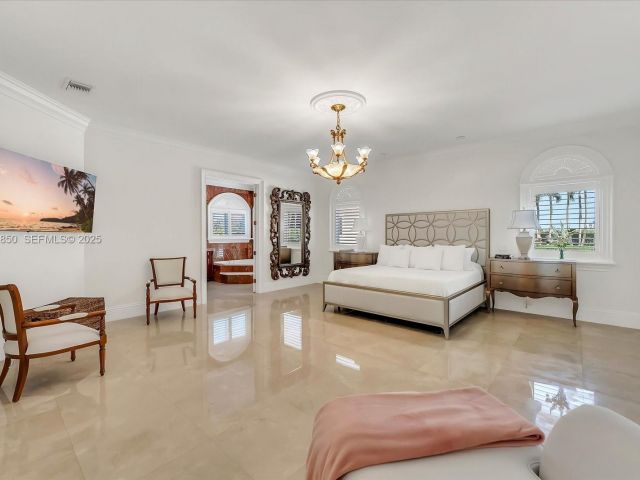 Продажа дома по адресу 18611 SW 122nd St - фото 7521180