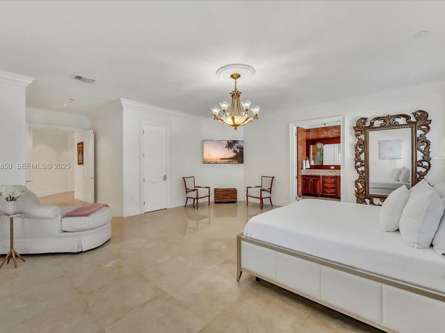 Продажа дома по адресу 18611 SW 122nd St - фото 7521182