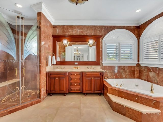 Продажа дома по адресу 18611 SW 122nd St - фото 7521183