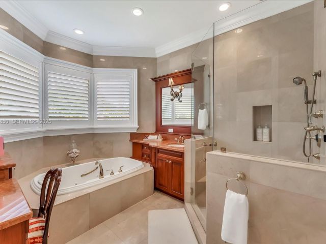 Продажа дома по адресу 18611 SW 122nd St - фото 7521186