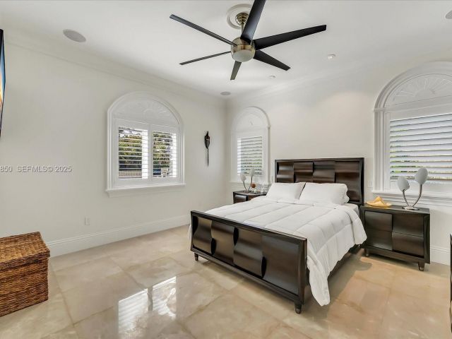 Продажа дома по адресу 18611 SW 122nd St - фото 7521187