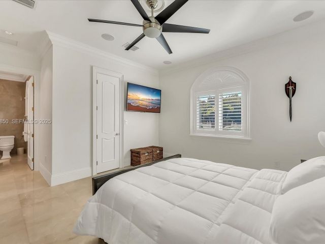 Продажа дома по адресу 18611 SW 122nd St - фото 7521188