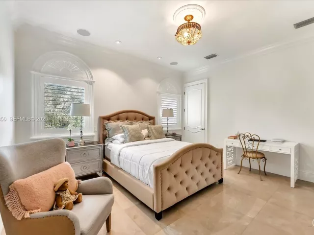 Продажа дома по адресу 18611 SW 122nd St - фото 7521185