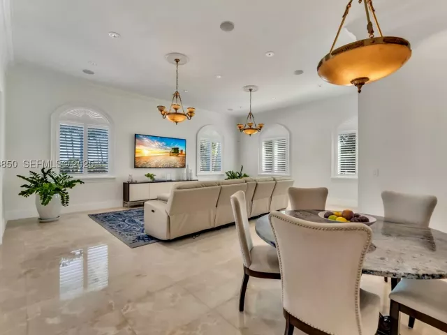 Продажа дома по адресу 18611 SW 122nd St - фото 9103773