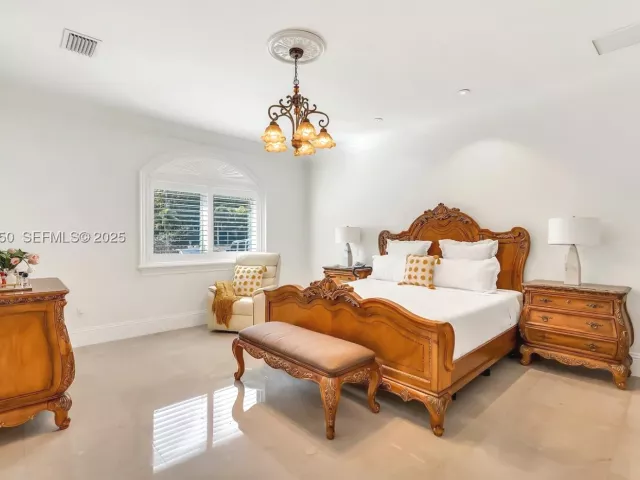 Продажа дома по адресу 18611 SW 122nd St - фото 9103776