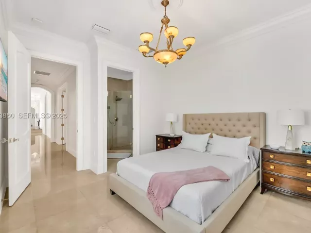 Продажа дома по адресу 18611 SW 122nd St - фото 9103782