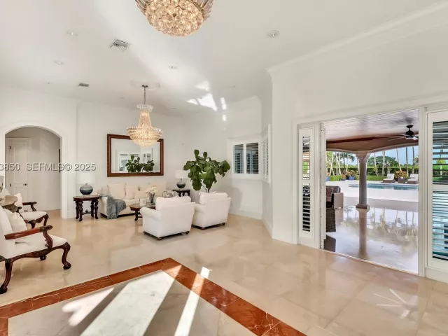Продажа дома по адресу 18611 SW 122nd St - фото 9103785