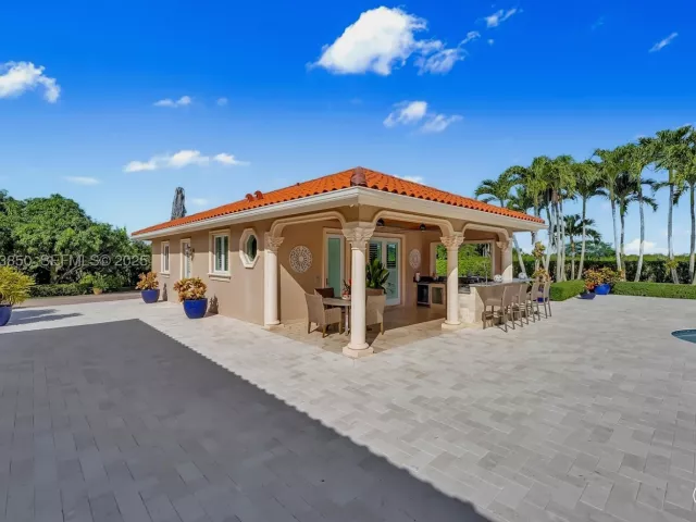 Продажа дома по адресу 18611 SW 122nd St - фото 9103795