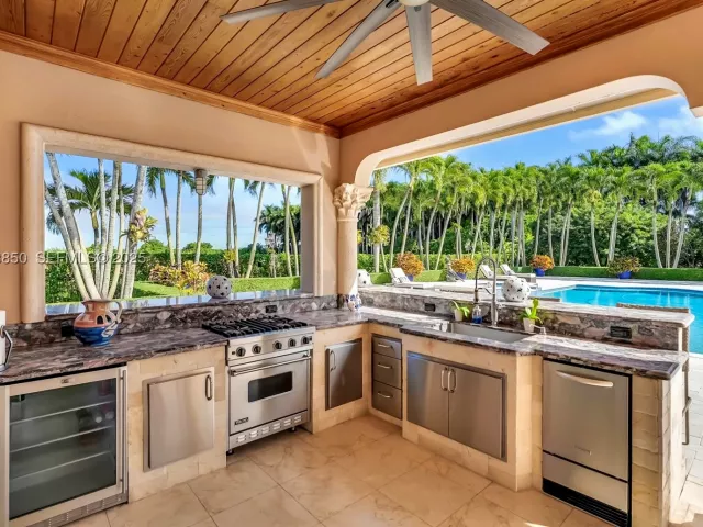 Продажа дома по адресу 18611 SW 122nd St - фото 9103797