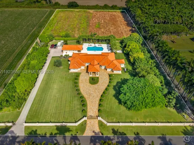 Продажа дома по адресу 18611 SW 122nd St - фото 9103803