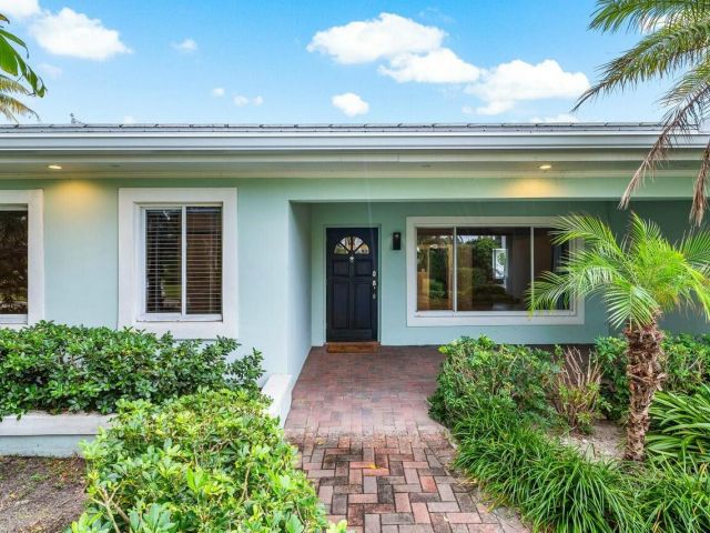 Дом в аренду по адресу 121 NE Spanish Court - фото 6851158