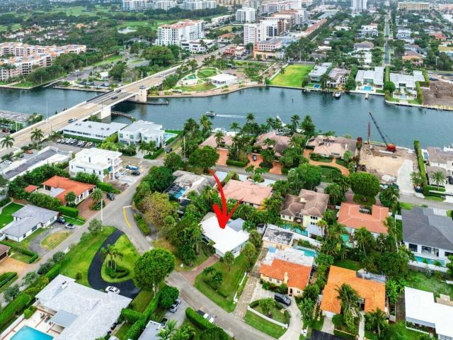 Дом в аренду по адресу 121 NE Spanish Court - фото 6851163