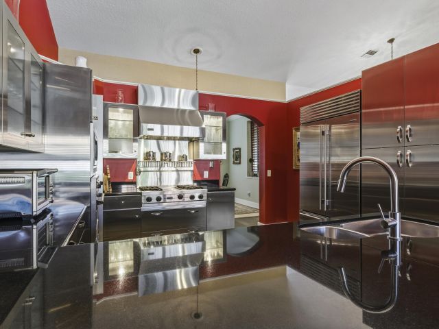 Продажа дома по адресу 2760 Tecumseh Drive - фото 6858412