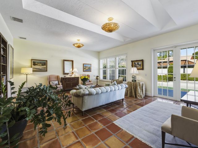 Продажа дома по адресу 2760 Tecumseh Drive - фото 6858420