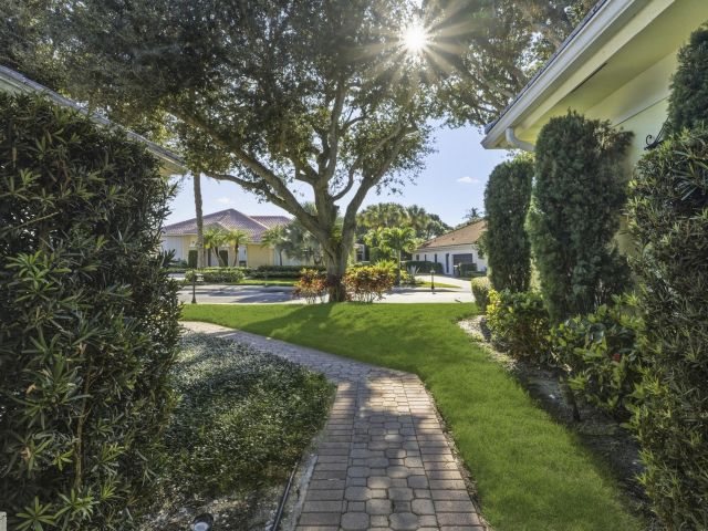 Продажа дома по адресу 2760 Tecumseh Drive - фото 6858422