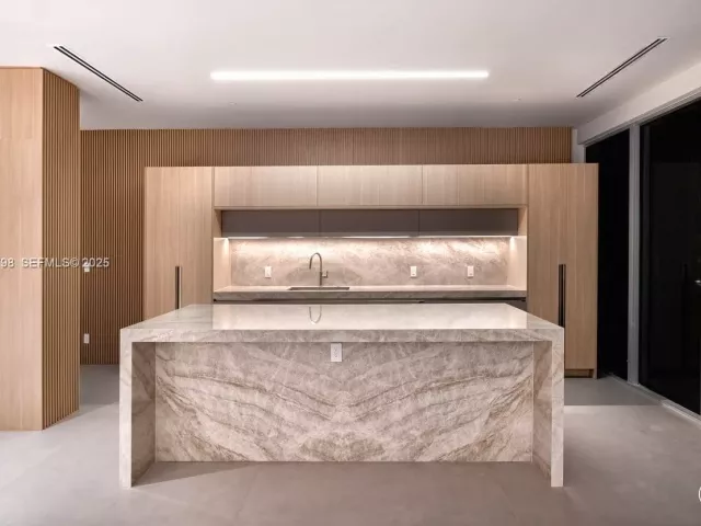 Продажа квартиры #5701 - фото 6857738