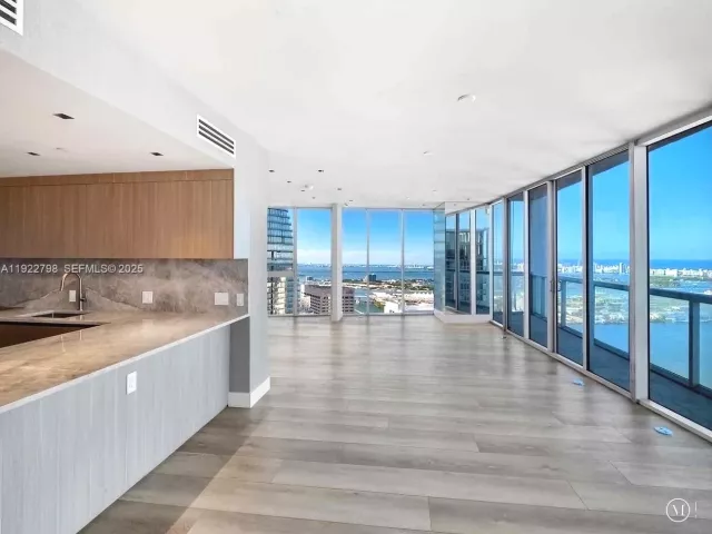 Продажа квартиры #5701 - фото 6857739