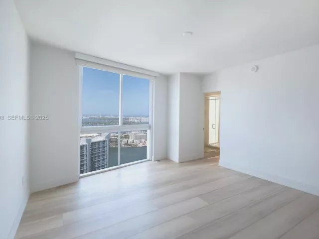 Продажа квартиры #5701 - фото 6857723