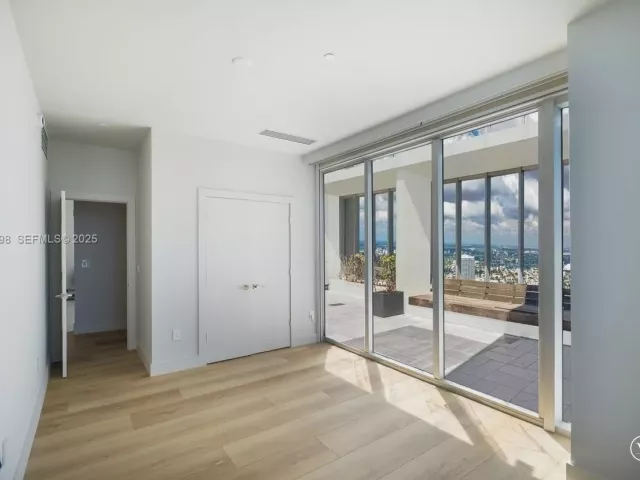 Продажа квартиры #5701 - фото 6857725