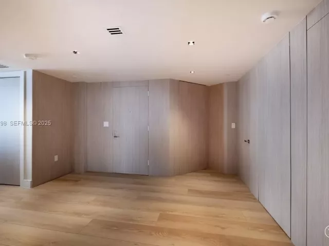 Продажа квартиры #5701 - фото 6857729