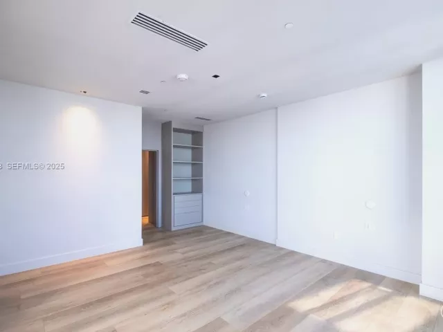 Продажа квартиры #5701 - фото 6857730