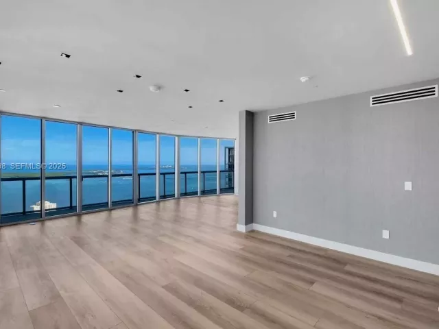 Продажа квартиры #5701 - фото 6857732