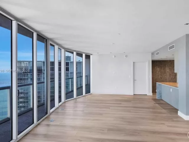 Продажа квартиры #5701 - фото 6857734