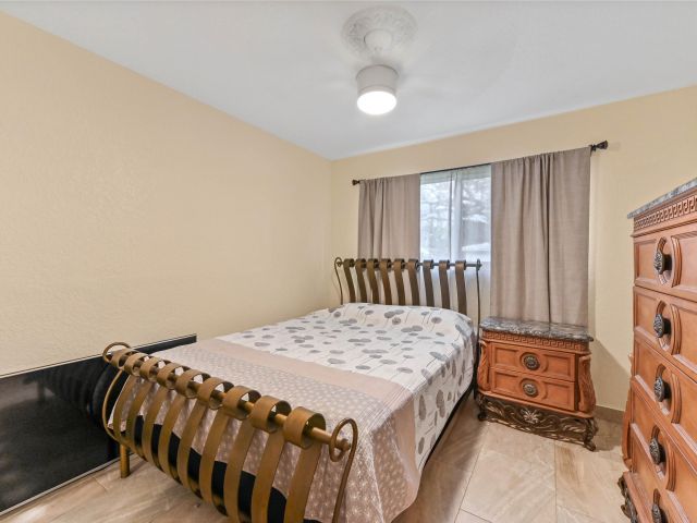 Продажа дома по адресу 1121 SE 14th Court - фото 6852392