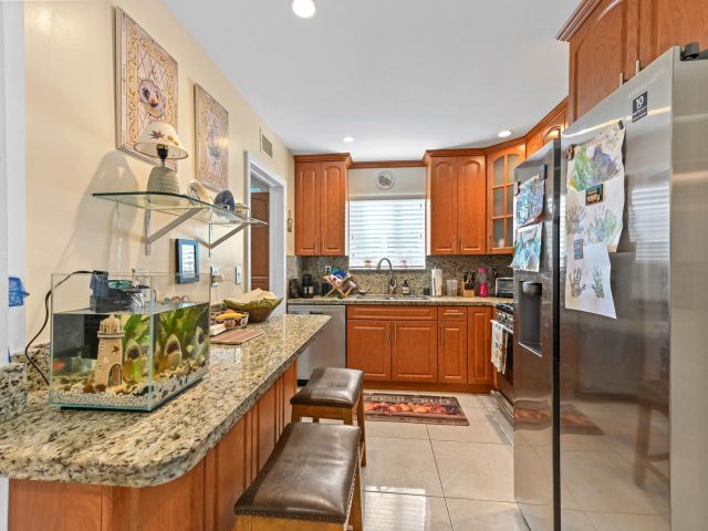 Продажа дома по адресу 1121 SE 14th Court - фото 6852400