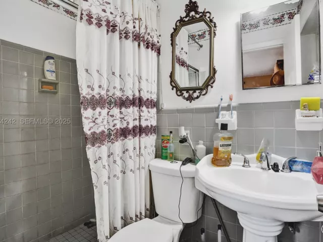 Продажа дома по адресу 6404 Evans St - фото 8975807