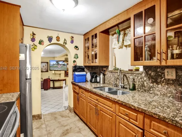 Продажа дома по адресу 6404 Evans St - фото 8975809