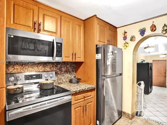Продажа дома по адресу 6404 Evans St - фото 8975811