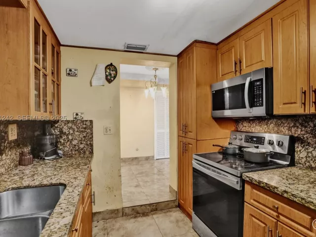 Продажа дома по адресу 6404 Evans St - фото 8975813