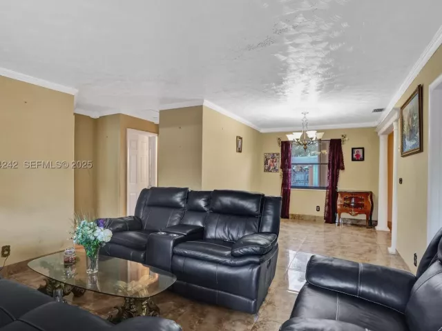 Продажа дома по адресу 6404 Evans St - фото 8975815