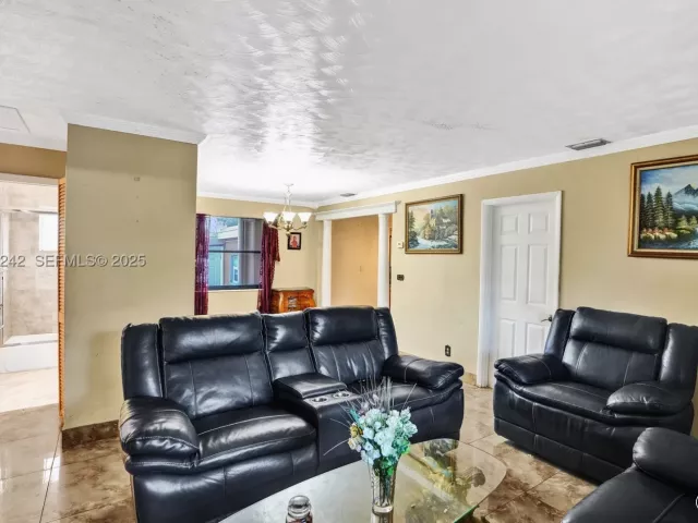 Продажа дома по адресу 6404 Evans St - фото 8975817