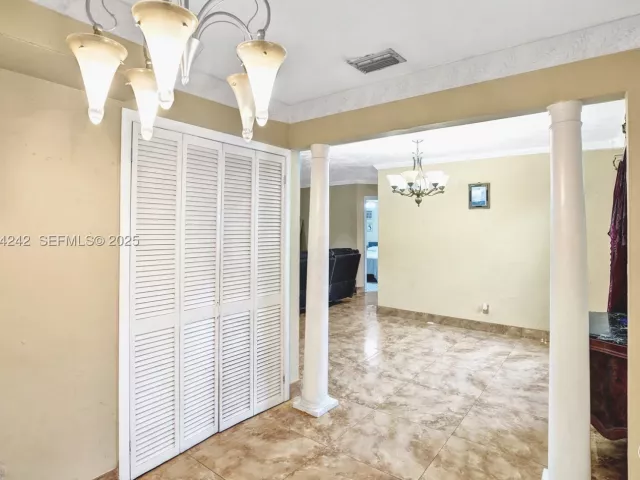 Продажа дома по адресу 6404 Evans St - фото 8975825