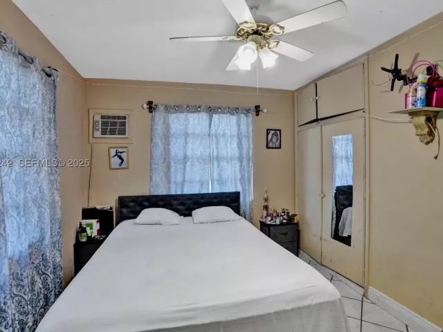 Продажа дома по адресу 6404 Evans St - фото 8975836