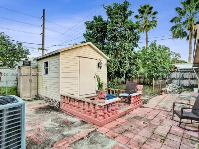 Продажа дома по адресу 6404 Evans St - фото 8975840