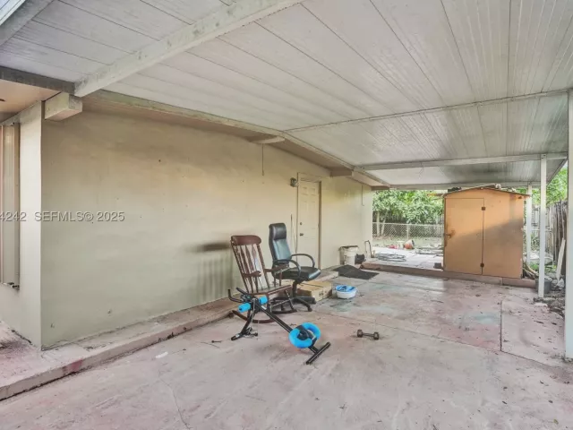Продажа дома по адресу 6404 Evans St - фото 8975844