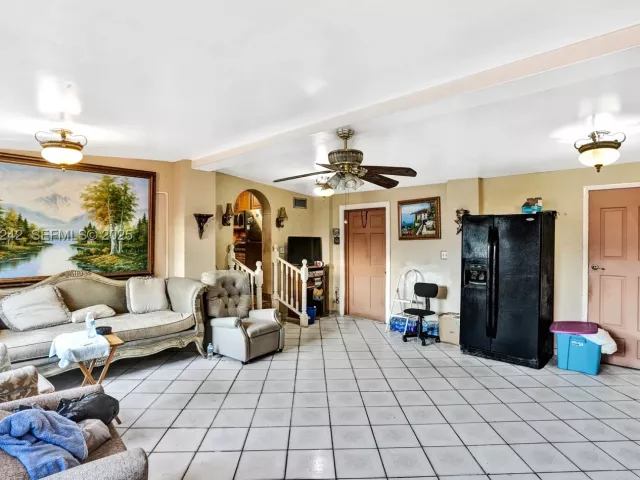 Продажа дома по адресу 6404 Evans St - фото 8975848