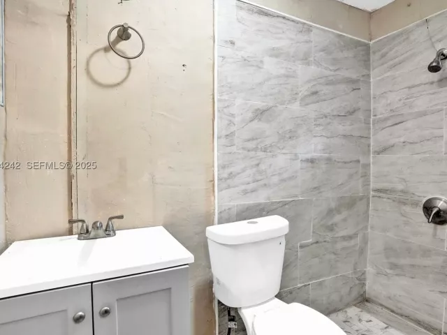 Продажа дома по адресу 6404 Evans St - фото 8975861