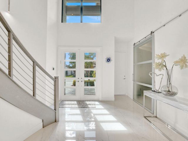 Продажа дома по адресу 8815 Skyward Street - фото 6852493