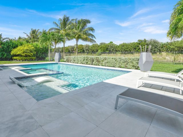 Продажа дома по адресу 8815 Skyward Street - фото 6852497