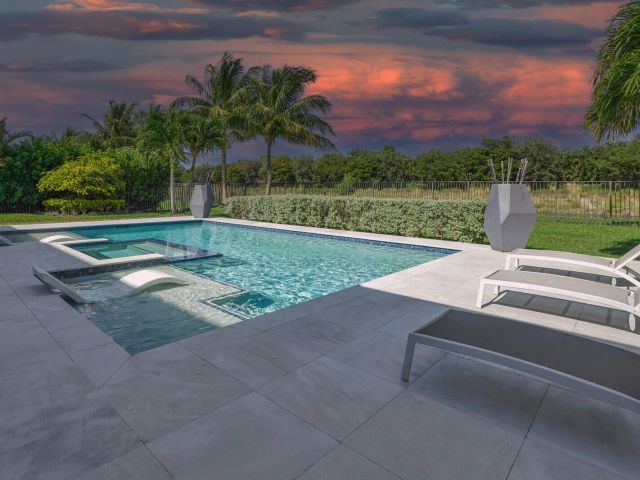 Продажа дома по адресу 8815 Skyward Street - фото 6852500