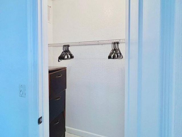 Дом в аренду по адресу 750 Millbrae Court 3 - фото 6853877