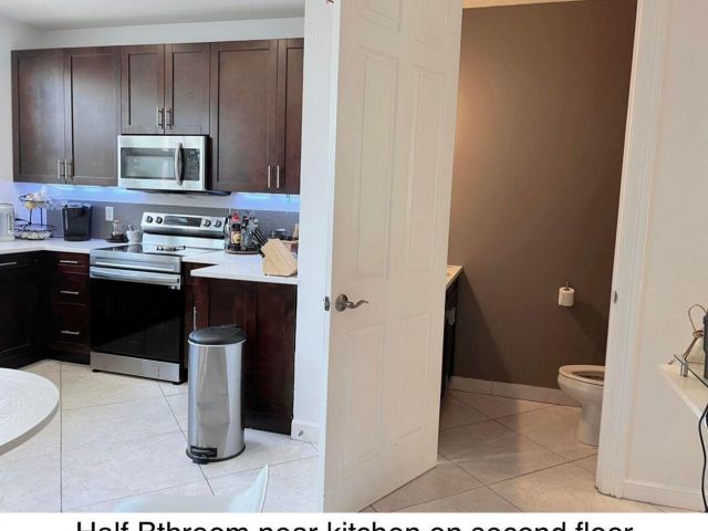 Дом в аренду по адресу 750 Millbrae Court 3 - фото 6853886