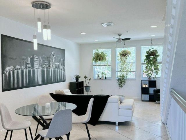 Дом в аренду по адресу 750 Millbrae Court 3 - фото 6853890